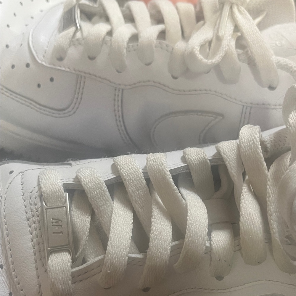 Nike Men's White Athletic Shoes - Picture 7 of 8
